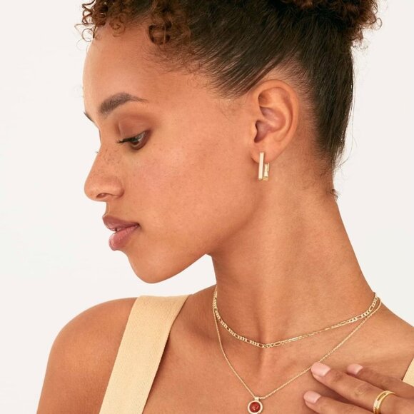 NEW 18K Gold Plated Rectangle Hoop Minimalist Earrings - Picture 3 of 3